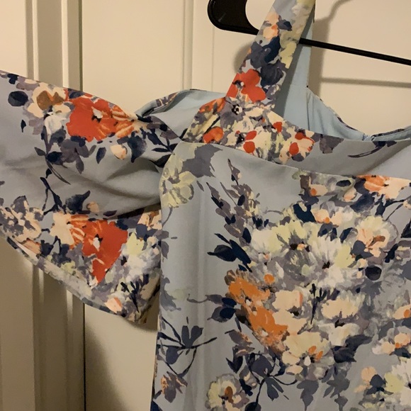 Pretty springtime dress! - Picture 2 of 3